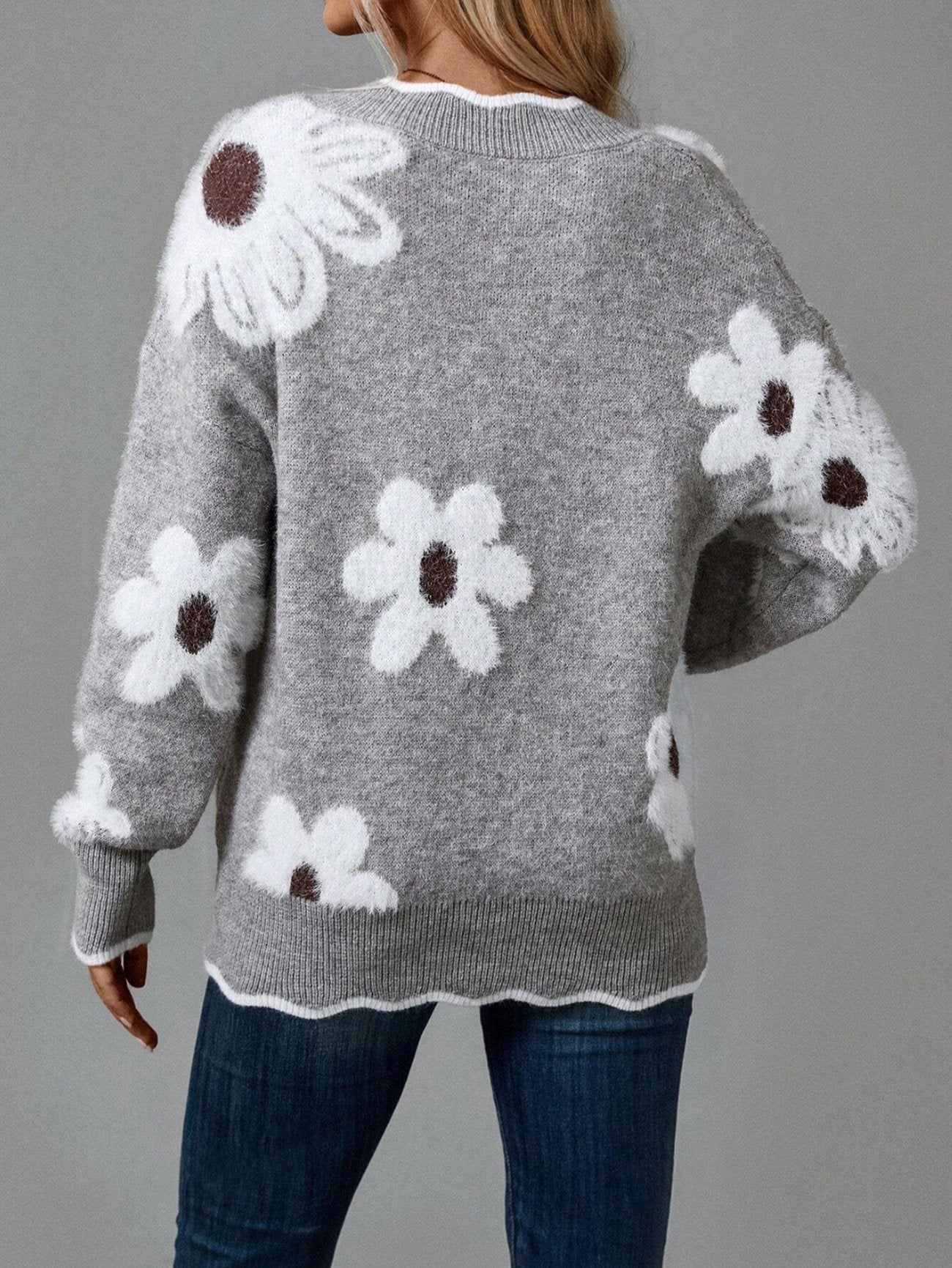 Odette™ - Elegant floral sweater with scalloped trim