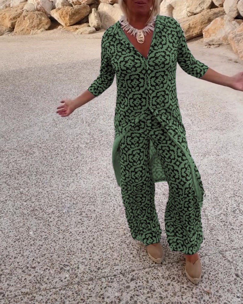 Livia™ - Vintage Printed Set with Lapels and Buttons