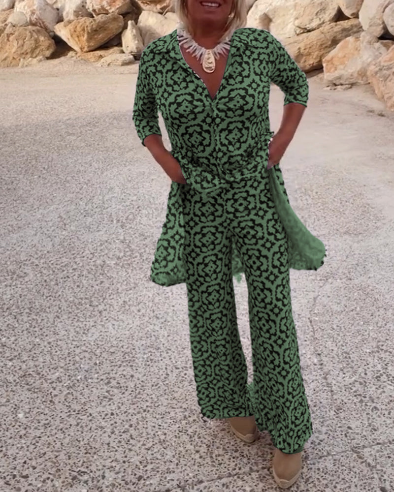Livia™ - Vintage Printed Set with Lapels and Buttons