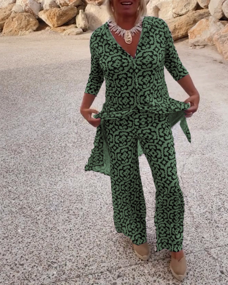 Livia™ - Vintage Printed Set with Lapels and Buttons