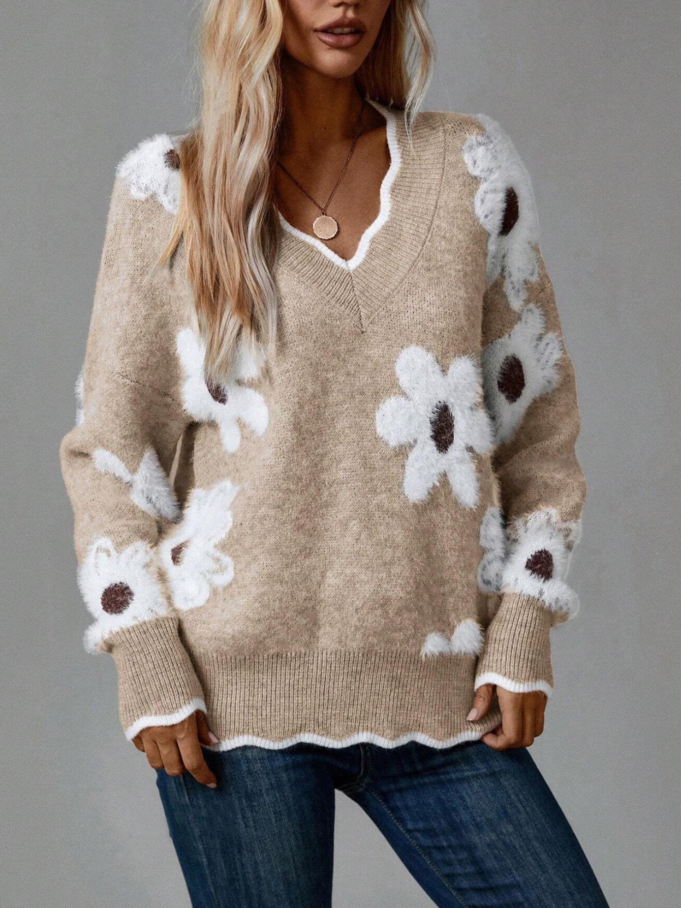 Odette™ - Elegant floral sweater with scalloped trim