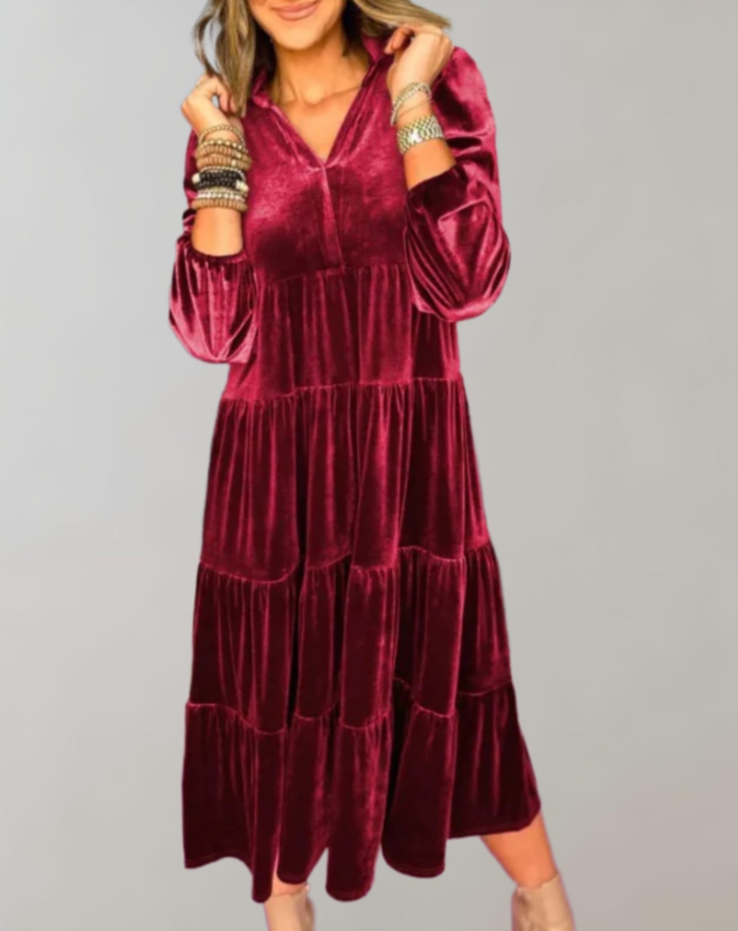 Louiza™ - Flowing velvet dress with V-neckline