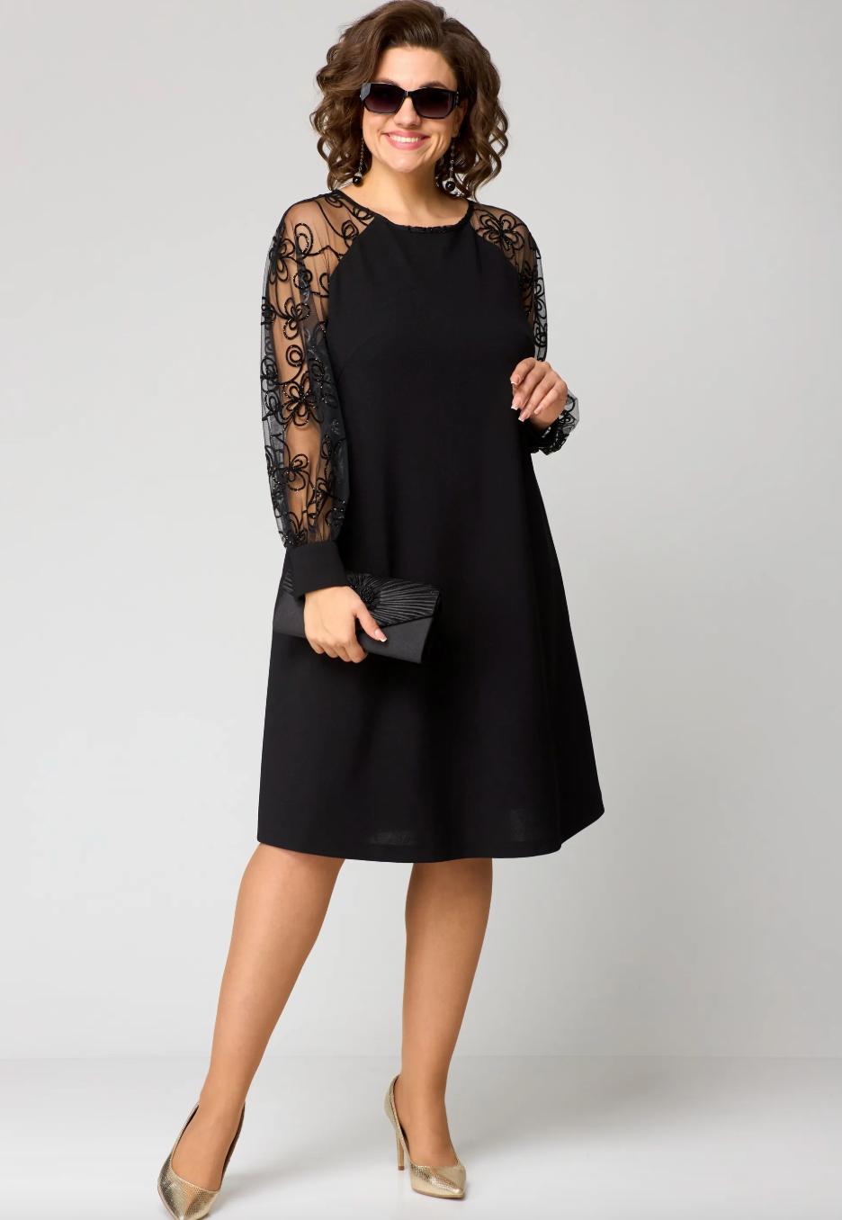 Yvonne™ - Elegant lace dress with a fitted cut and subtle slit