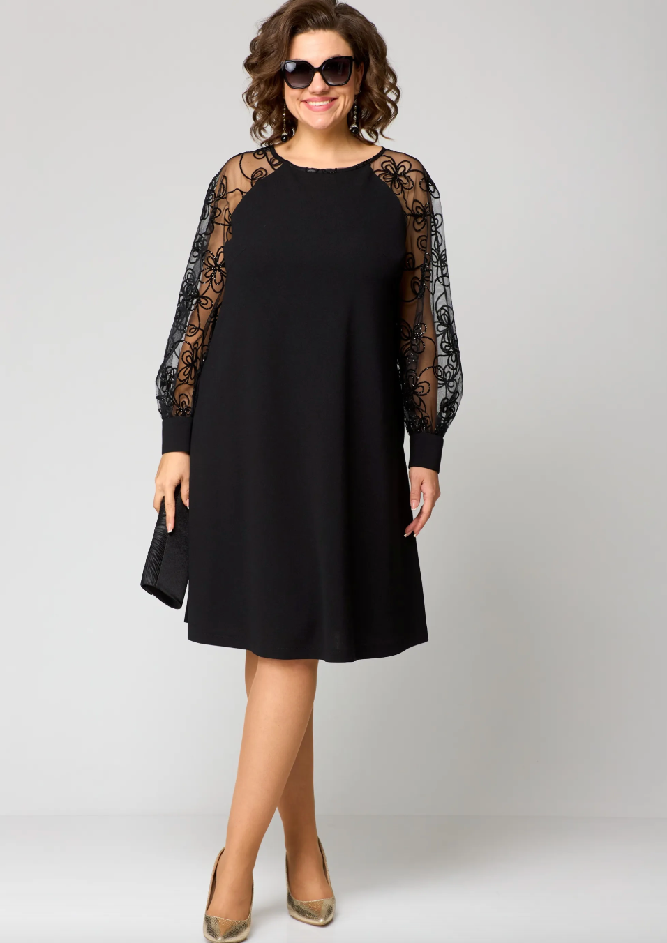 Yvonne™ - Elegant lace dress with a fitted cut and subtle slit