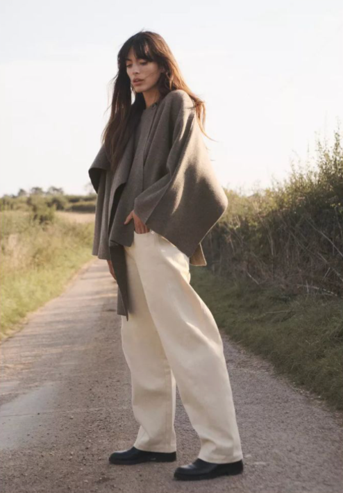 Lizzy™ - Elegant Winter Cape
