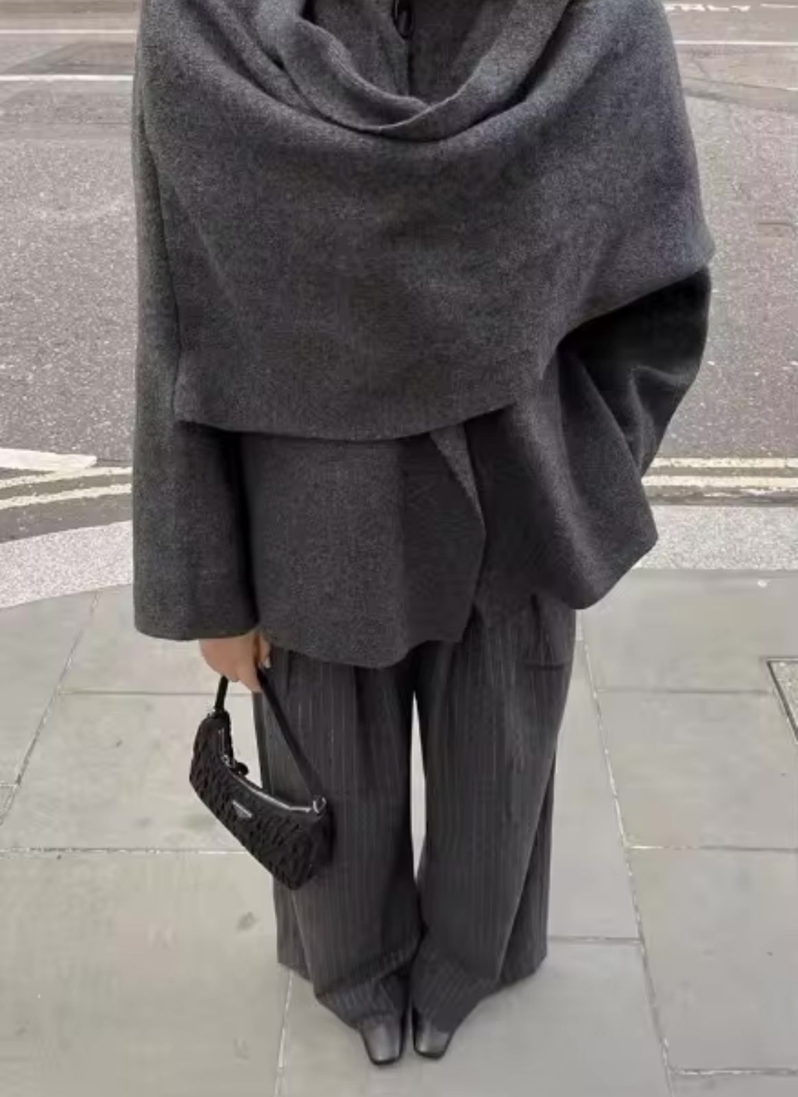Lizzy™ - Elegant Winter Cape