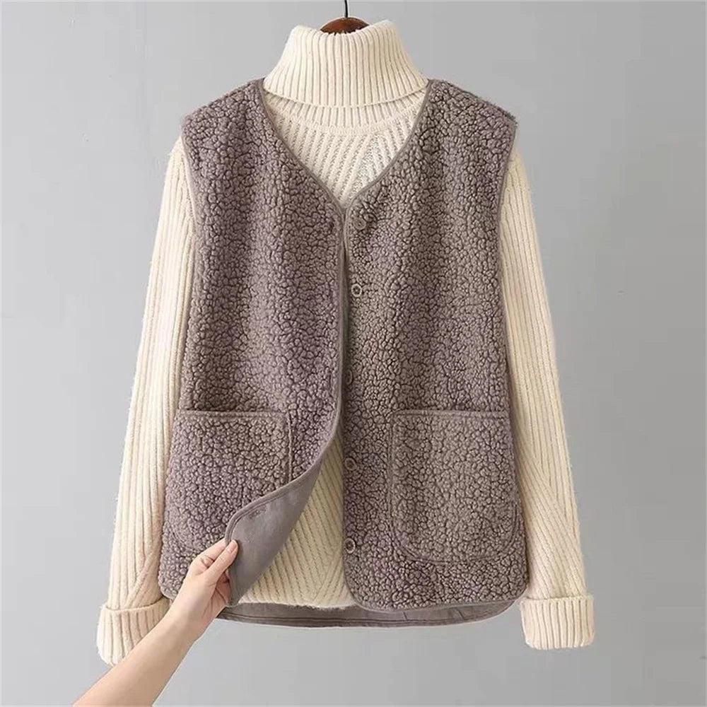 Avriel™ - Women's Lambswool Sleeveless Coat
