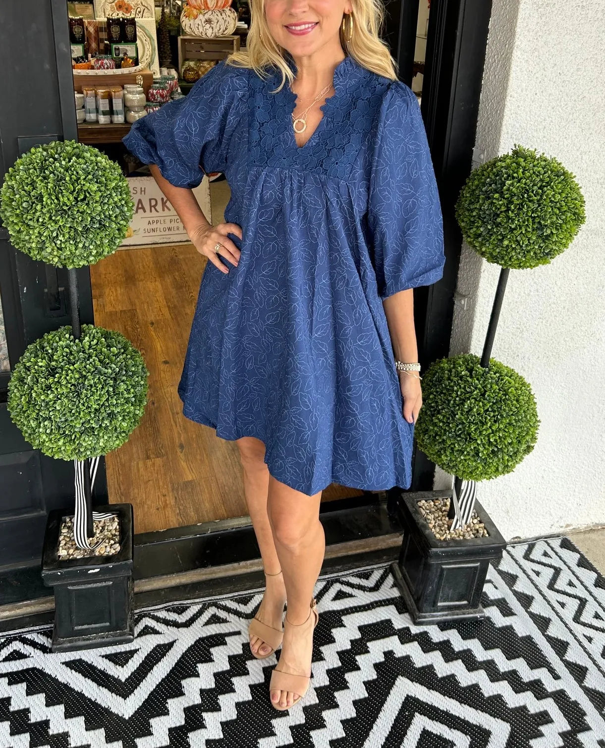 Tesia™ - Short Jacquard Dress with Puff Sleeves